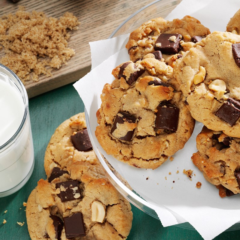 Peanut Butter Chocolate Chunk Cookies | Reynolds Brands