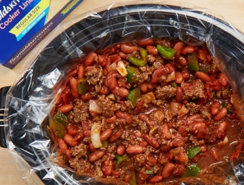 beef chili sitting in a slow cooker lined with a slow cooker liner