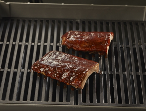 rack of ribs sitting on a grill grate
