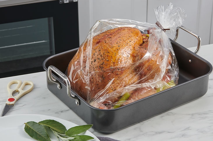 Cooking a Turkey in an Oven Bag: A Guide, Thanksgiving How-Tos :  Step-by-Step Turkey, Desserts & Side Dishes : Food Network