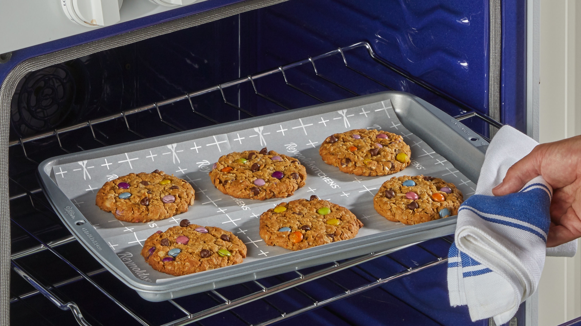 Is It Safe to Put Kitchen Roll in the Microwave? Safety Tips
