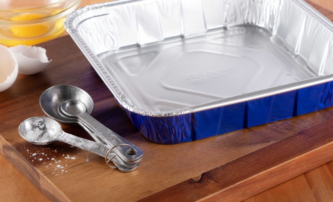 EZ Foil 8x8 Holiday Cake Pan with Lids - Red