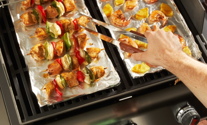 Reynolds 37.5 sq. ft. Non-Stick Grilling Aluminum Foil F20399 - The Home  Depot