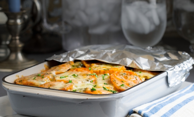 Gratinated food on a pan with aluminum foil
