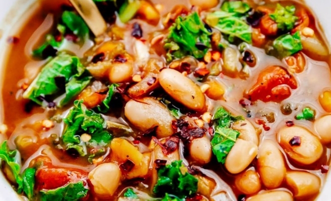 
Slow Cooker White Bean and Kale Soup
