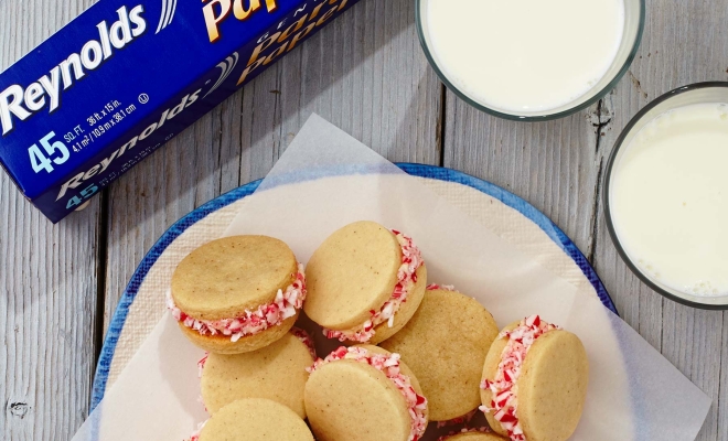 
Peppermint Sandwich Cookies
