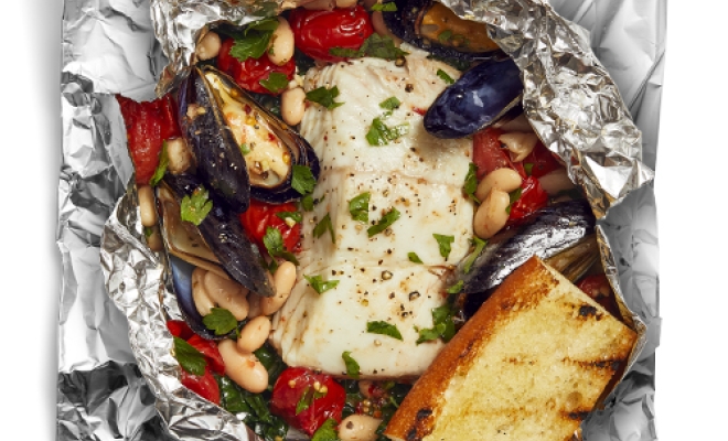 
Seafood with Beans &amp; Kale Foil Packet
