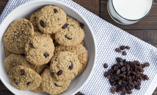 
Oatmeal Raisin Cookies
