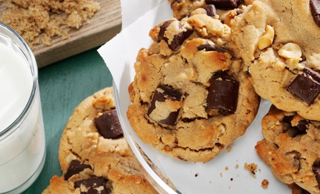 
Peanut Butter Chocolate Chunk Cookies
