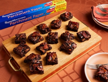 https://www.reynoldsbrands.com/sites/default/files/styles/recipe_tips_grid_image/public/recipes/BaconBourbonBrownies_Shot5_BOX_124.jpg?itok=4al9NX_I