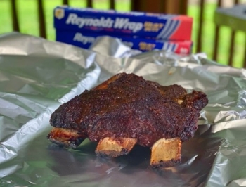 https://www.reynoldsbrands.com/sites/default/files/styles/recipe_tips_grid_image/public/recipes/Grillin%20Fools%20Smoked%20Ribs%2040.jpg?itok=ev18yPHV