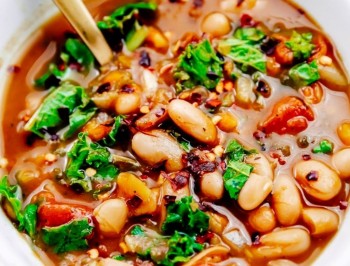 Slow Cooker White Bean and Kale Soup