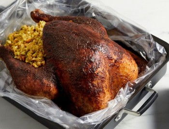 https://www.reynoldsbrands.com/sites/default/files/styles/recipe_tips_grid_image/public/recipes/Pumpkin%20Spice%20Turkey_500x500.jpg?itok=hCbmoLDQ