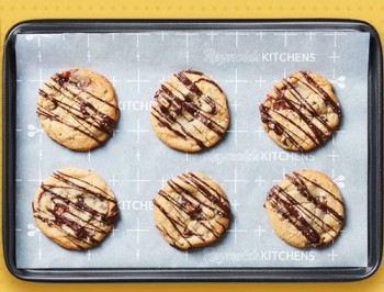 Reynolds Cookie Baking Sheets Help You Bake Delicious Treats With No Fuss!  {Review} - modernmami™