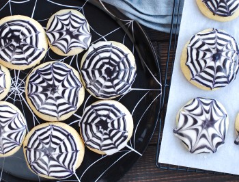Halloween Black & White Cobweb Cookies