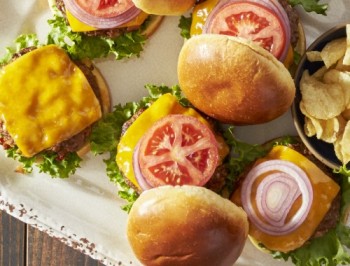 Zesty Chipotle Cheddar Burgers