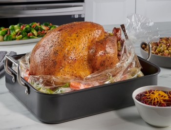 https://www.reynoldsbrands.com/sites/default/files/styles/recipe_tips_grid_image/public/tips/02_923294_RK_Turkey_Oven_Bags_Ecomm_Image_Meats_Poultry_3000x3000.jpg?itok=QgVoq01n