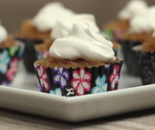 Pineapple Cheesecake Cupcakes
